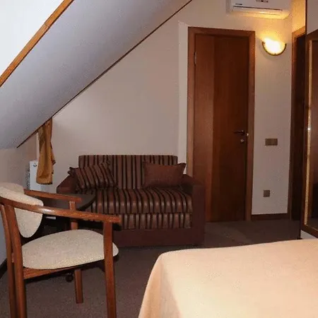 Kolyba House 3*